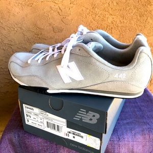 Women’s 9.5 New Balance 422 Grey Suede Sneakers